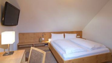 Double Room with Queen Bed