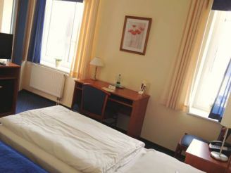 Double Room (1 Adult)