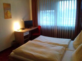 Double Room (1 Adult)