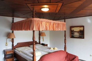 Standard Double Room with Four Poster Bed