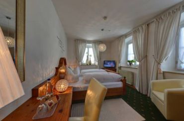 Double Room (1 Adult)