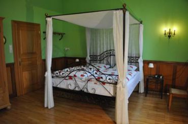 Double Room with 4-Poster Bed and Garden View