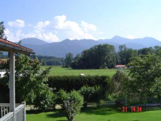 Apartment with Mountain View