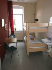 Стандартный двухместный номер с 2 отдельными кроватями и общей ванной комнатой