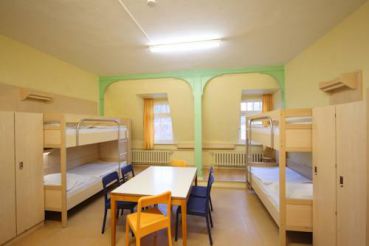 8 Bed Room with Shared Bathroom