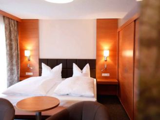 Deluxe Double Room with Shower