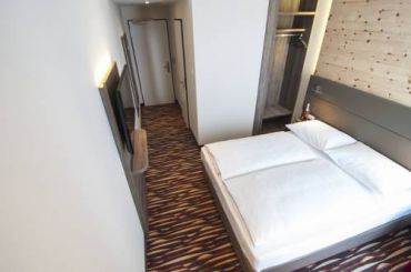 Comfort Queen Room with Air Conditioning