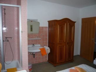 Zweibettzimmer mit Gemeinschafts-WC