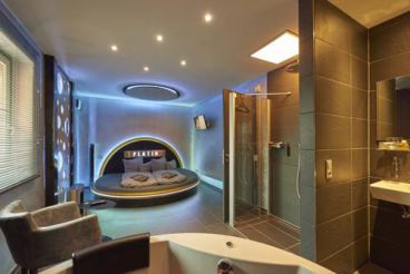 Suite with Hot Tub