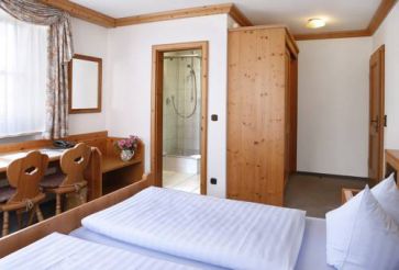 Deluxe Double Room with Shower