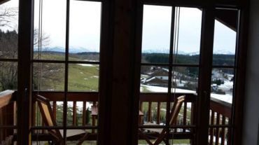 Apartment with Mountain View