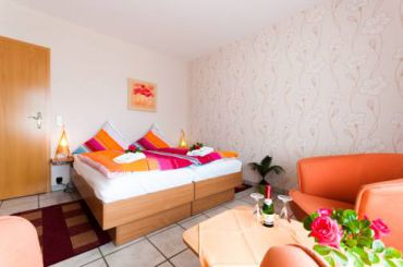 Deluxe Double Room (2 Adults + 1 Child)