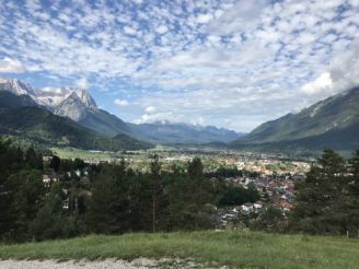 Apartment with Mountain View